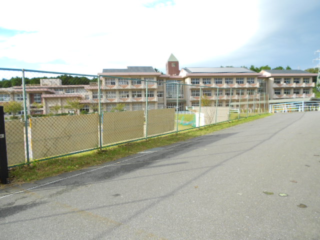 Junior high school. Inabe Municipal Hokusei junior high school (junior high school) up to 3367m