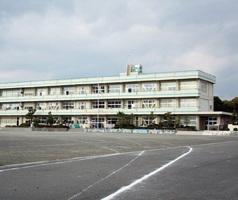 Primary school. 1461m to Toin-cho Tatsuine part elementary school