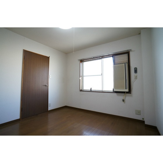 Other room space. Same property separate room photo