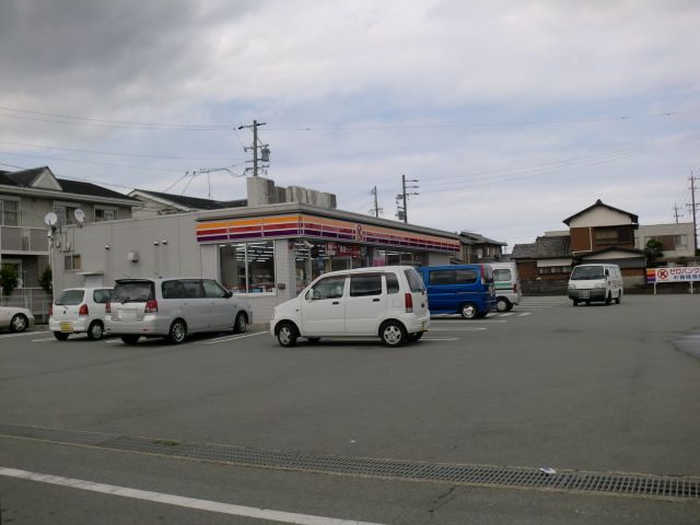 Convenience store. 328m to Circle K Ise Obata store (convenience store)
