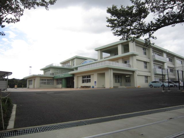Junior high school. Municipal Isuzu until junior high school (junior high school) 1800m
