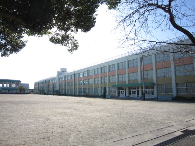Primary school. Municipal Omata to elementary school (elementary school) 570m