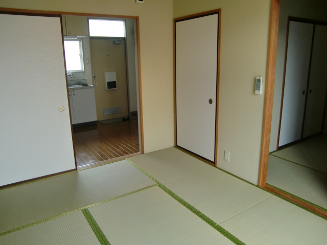 Living and room. Japanese-style room 6 quires