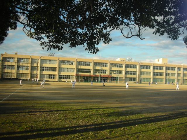 Junior high school. Municipal Omata until junior high school (junior high school) 270m