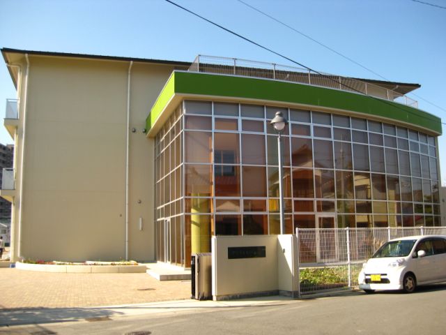 Primary school. 1800m to municipal Yes 緝小 school (elementary school)