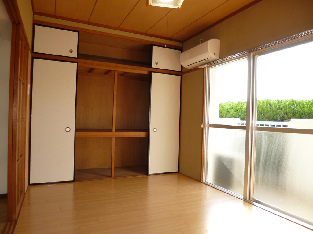 Living and room. Veranda side Western-style 6 Pledge ・ Armoire