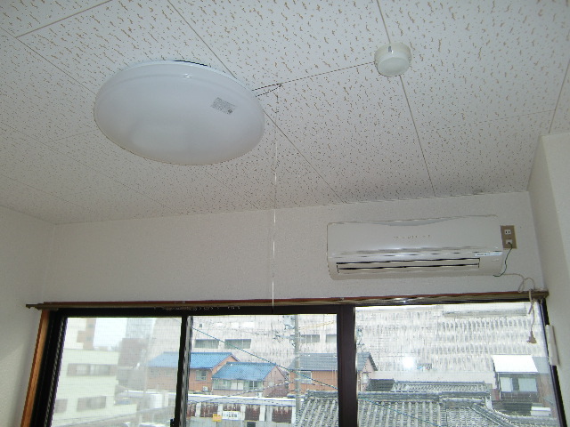 Other Equipment. Air conditioning ・ With lighting