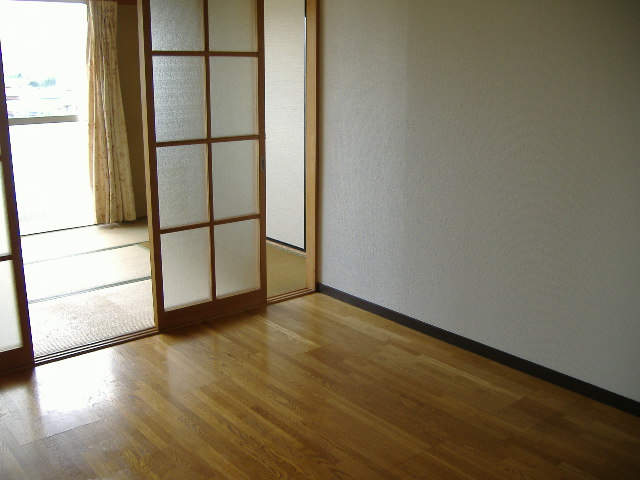 Living and room. LDK8 Pledge ・ Japanese-style room 6 quires