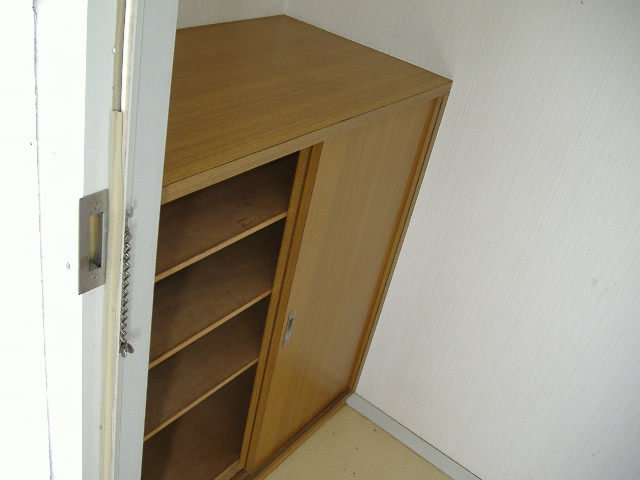 Entrance. With cupboard