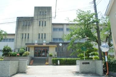 Junior high school. 460m walk about 6 minutes to Ise City Miyagawa junior high school