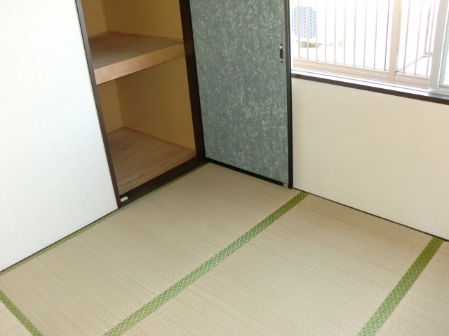 Other room space. Japanese-style room 4.5 Pledge