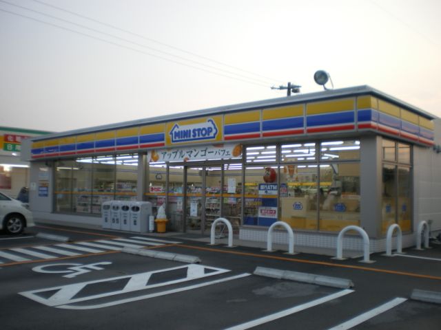 Convenience store. MINISTOP up (convenience store) 380m