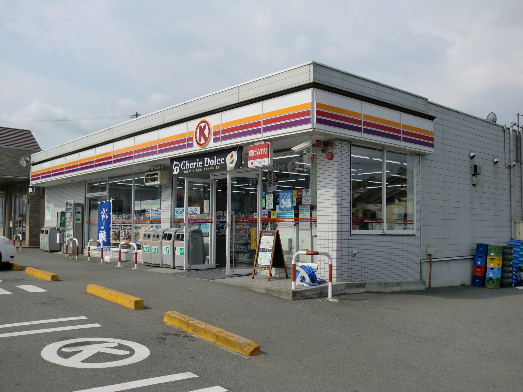Convenience store. 824m to Circle K Ise Kusube store (convenience store)