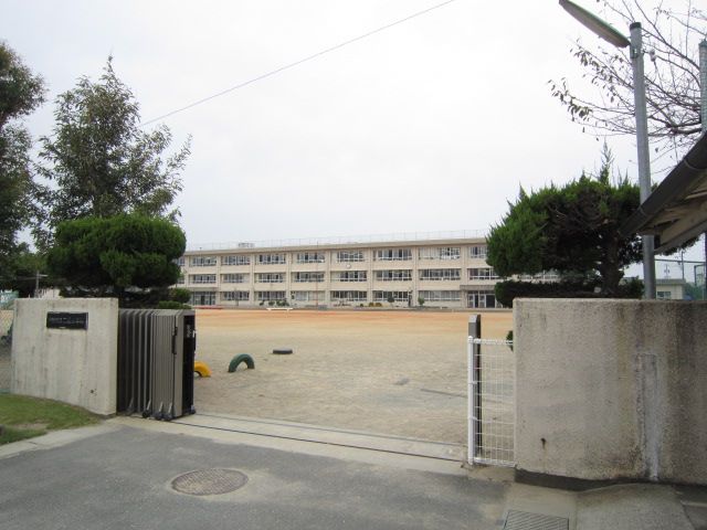 Primary school. Municipal Futami 100m up to elementary school (elementary school)