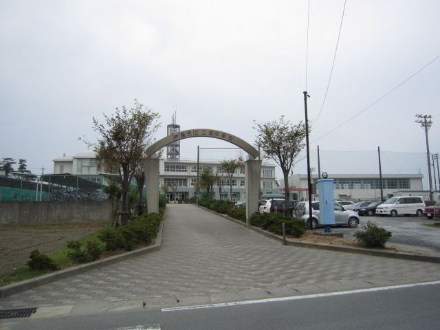 Junior high school. Municipal Futami until junior high school (junior high school) 490m