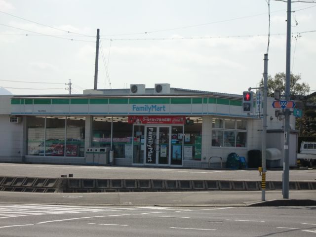 Convenience store. 670m to Family Mart (convenience store)