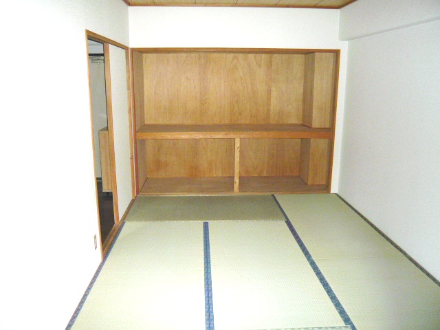 Living and room. Each closet with storage in the Japanese-style room