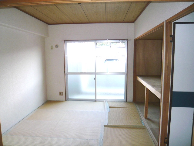 Living and room. Eastward Japanese-style room