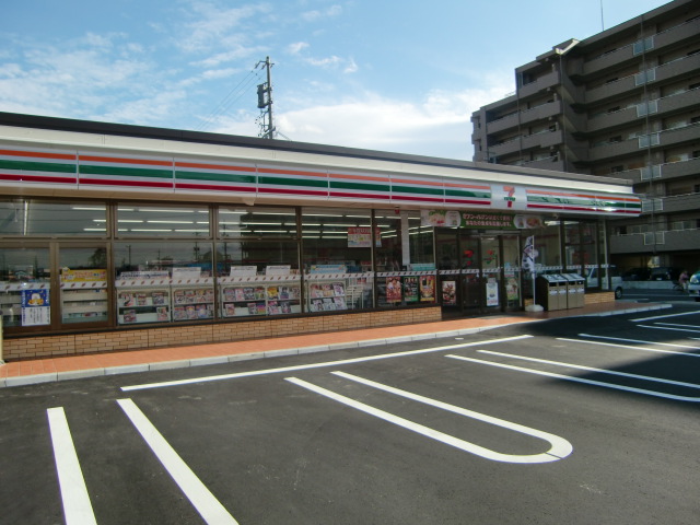 Convenience store. Seven-Eleven Kameyama Hawaka the town store (convenience store) up to 1390m