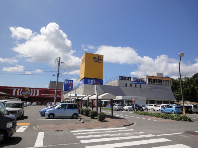 Shopping centre. 1941m to the shopping mall echo Town (shopping center)