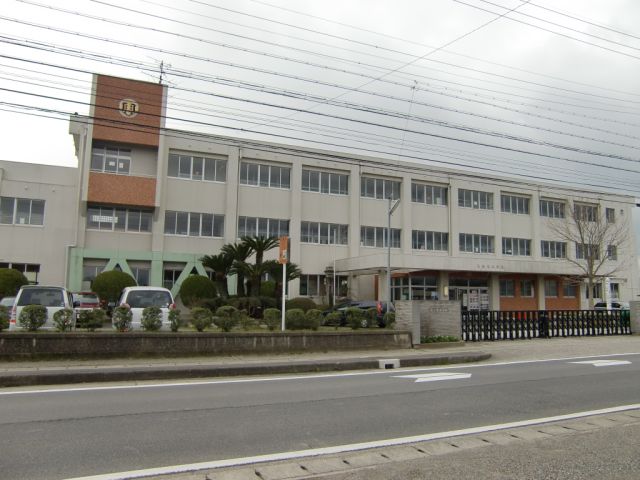 Primary school. 2200m until the Municipal Kameyama Higashi elementary school (elementary school)