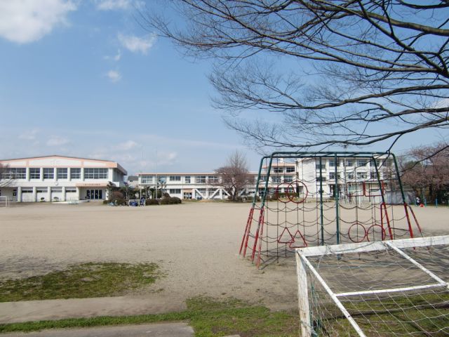 Primary school. 910m up to municipal Kawasaki elementary school (elementary school)