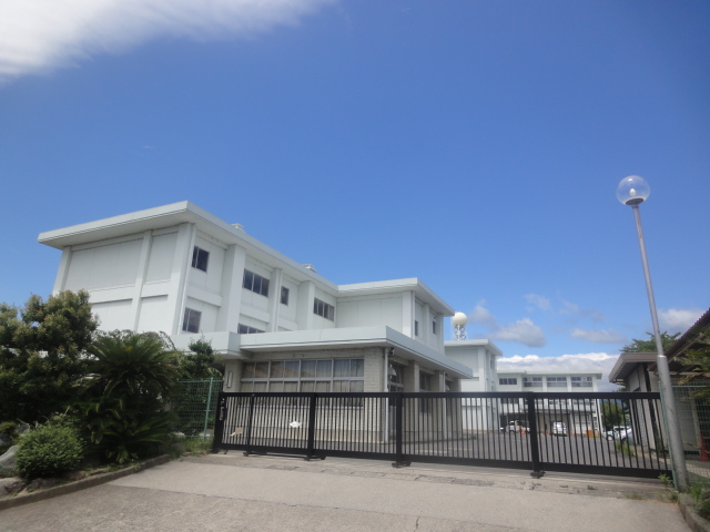 Primary school. 772m to Kameyama City Idagawa elementary school (elementary school)