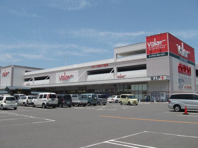 Supermarket. 320m to Barrow Kuwana Higashiten (super)