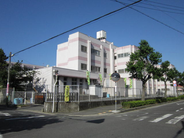 Primary school. 260m to Kuwana Municipal ascetical elementary school (elementary school)