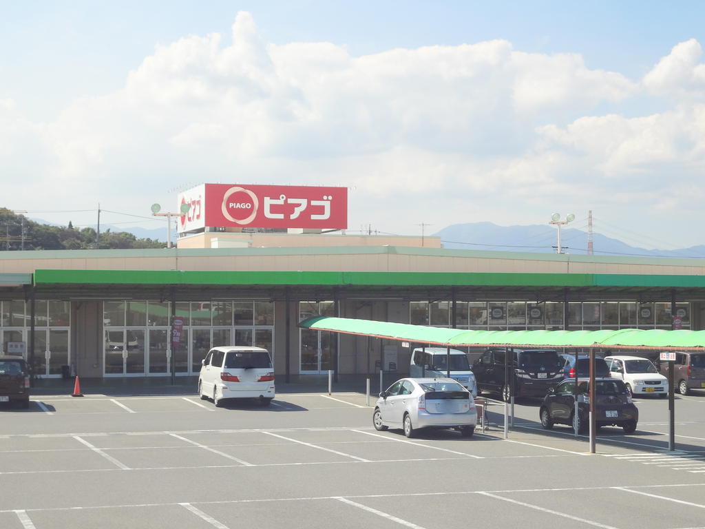 Supermarket. Piago Akao to the store (supermarket) 1506m