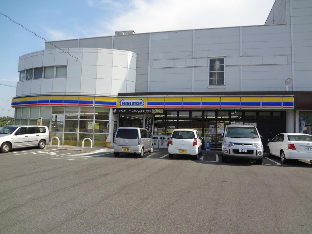 Convenience store. MINISTOP Kuwana Inter store up (convenience store) 952m