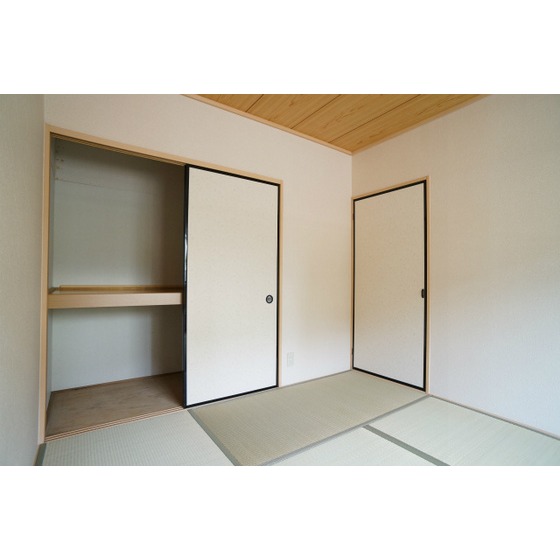 Receipt. Japanese-style room is a storage room