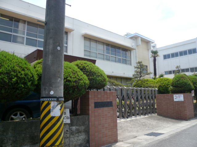 Primary school. 2900m to municipal income world elementary school (elementary school)