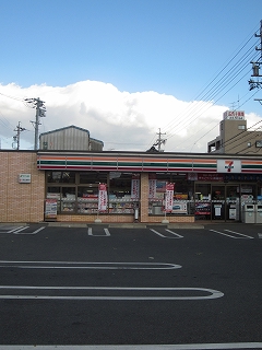 Convenience store. Seven-Eleven Kuwana outer moat store up (convenience store) 356m