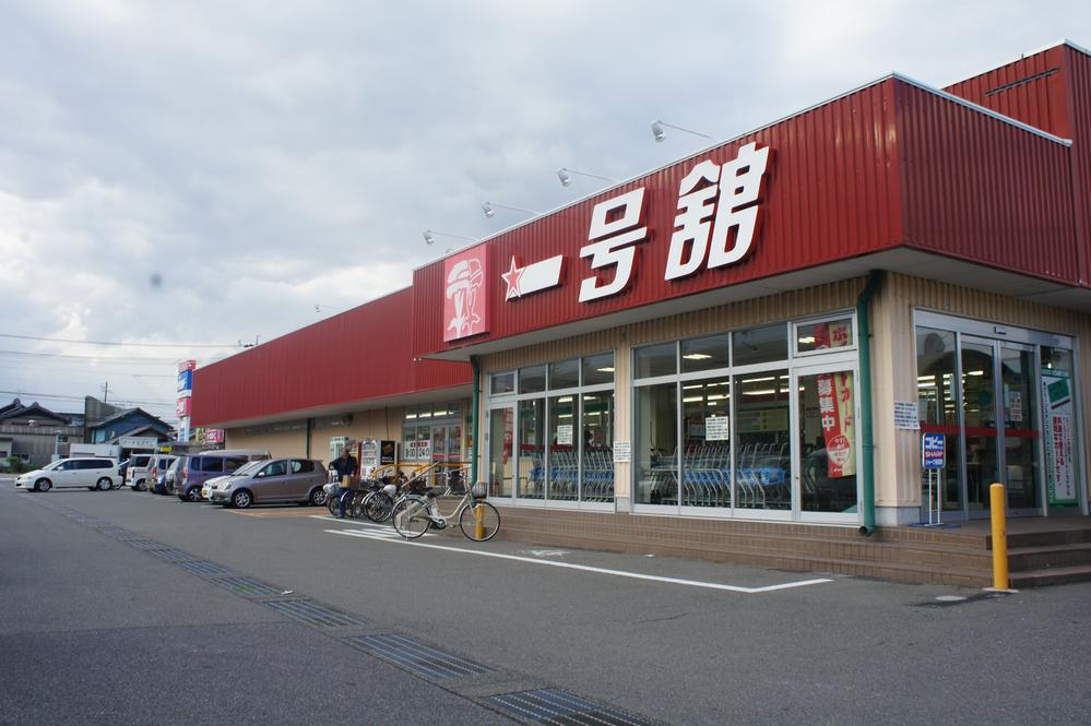 Shopping centre. Eva until the shopping center there is a 1443m number one Tachi Eva shop