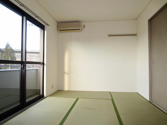 Living and room. Japanese-style room (air-conditioned)