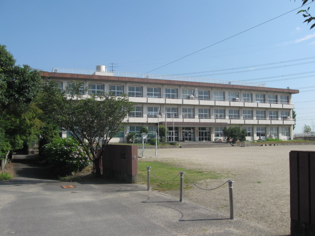 Primary school. 360m to Kuwana Municipal Tado north elementary school (elementary school)