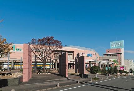 Shopping centre. 5000m until the ion Town Kuwana