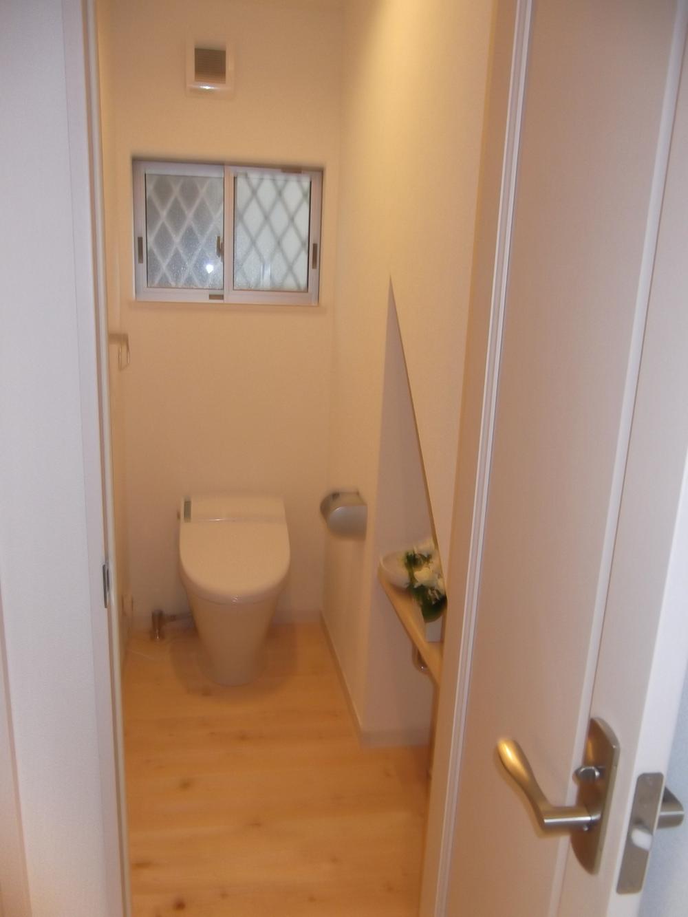 Toilet. Indoor (05 May 2013) Shooting