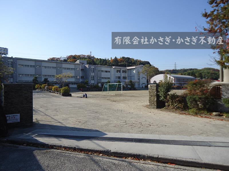 Primary school. Kuwana Municipal Kume to elementary school 1870m