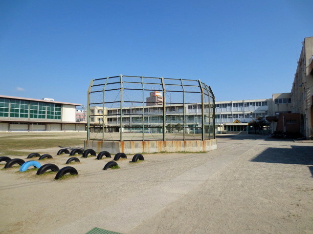 Primary school. 1040m to Kuwana Jonan elementary school (elementary school)