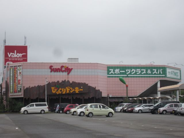 Shopping centre. 1000m to Barrow (shopping center)