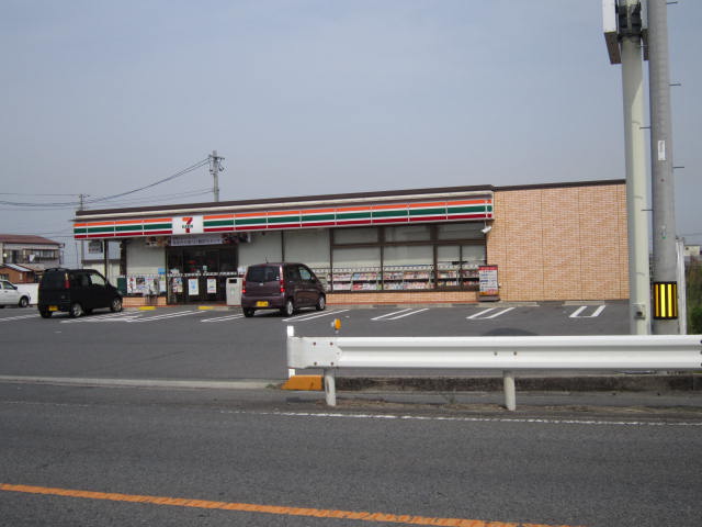 Convenience store. Seven-Eleven Kuwana Nagashima-cho, forked branch store up (convenience store) 880m