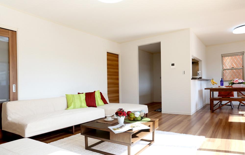 Same specifications photos (living)