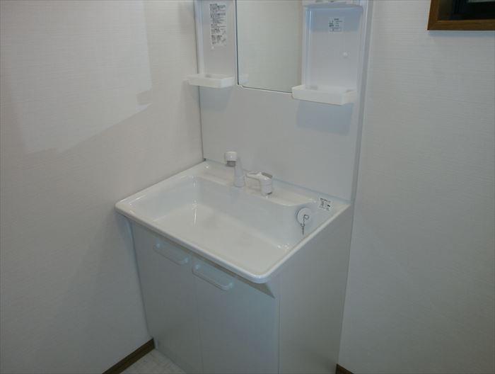 Wash basin, toilet. Washbasin of new
