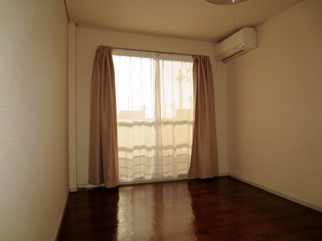 Living and room. Western-style (air conditioning, illumination, With curtain)