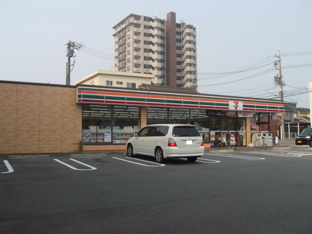 Convenience store. Seven-Eleven Masuo Kuwana store up (convenience store) 350m