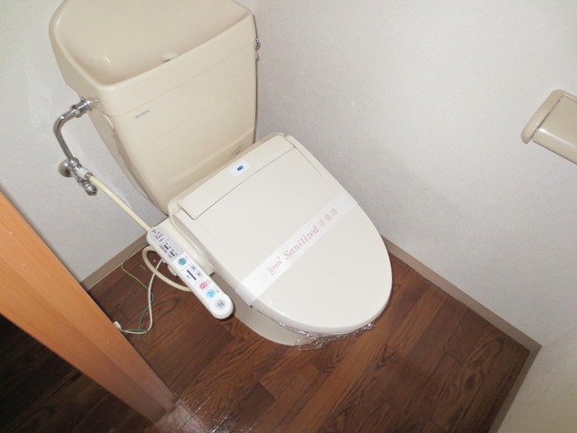 Toilet. Toilet (warm water cleaning toilet seat)