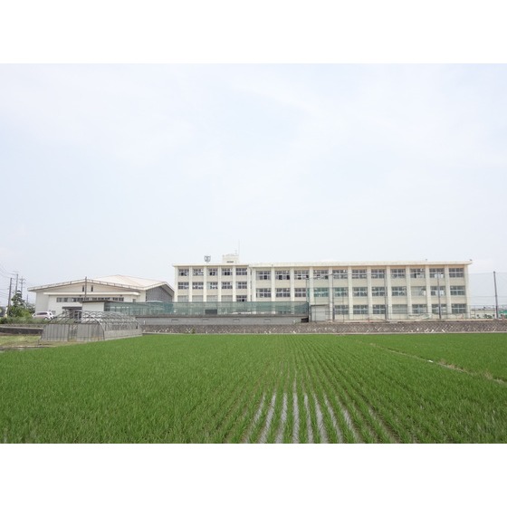Junior high school. Municipal Hiwa until junior high school (junior high school) 1900m