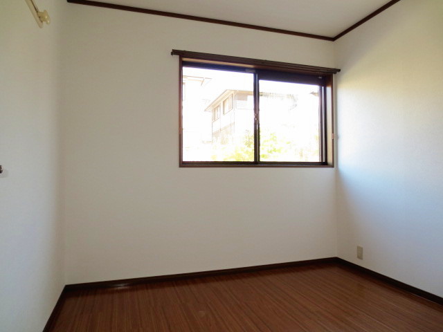 Living and room. West 4.5 Pledge Western-style